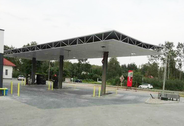 Stacja paliw w Kobyłce - Prefabrykacja i montaż konstrukcji stalowych